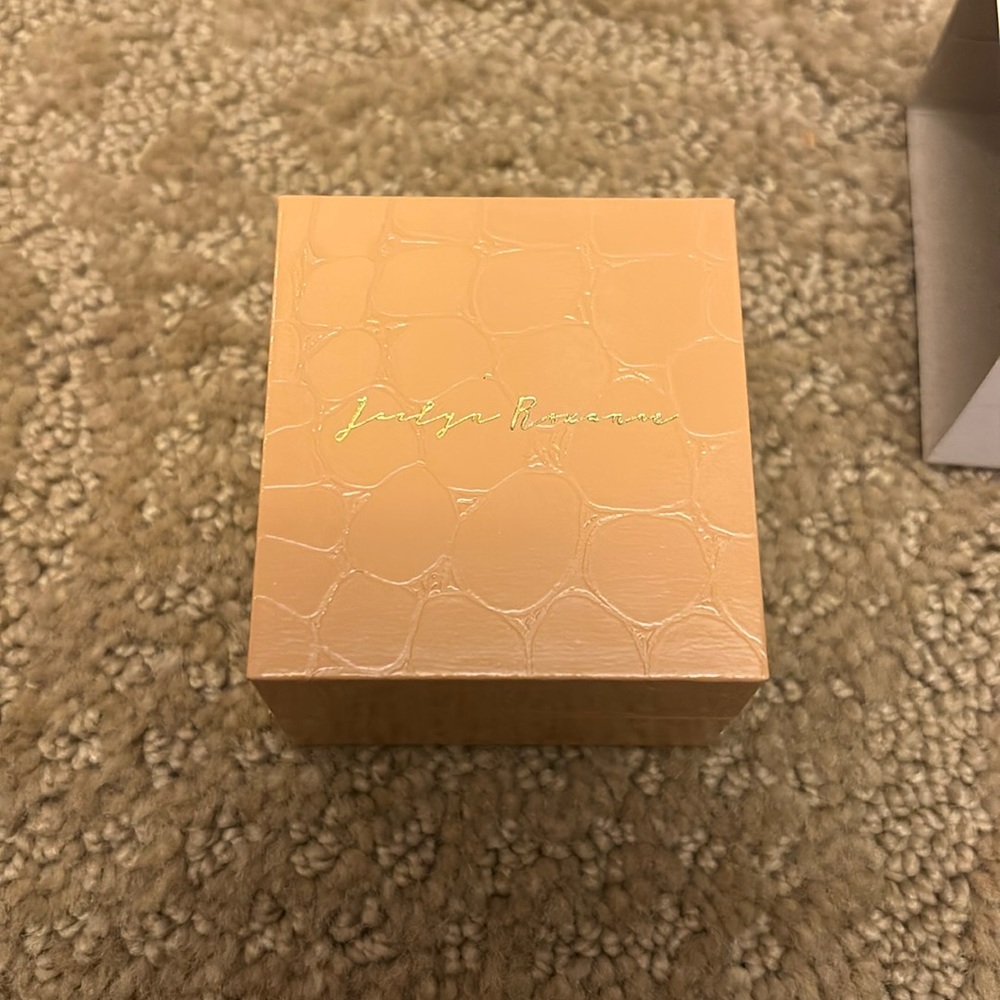 Jaclyn hill outstanding ring - Picture 3 of 4